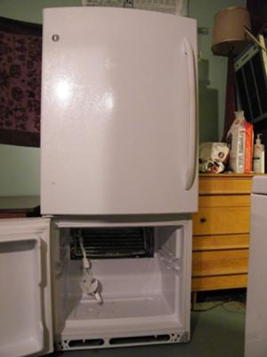 White GE Bottom Freezer Refrigerator model gbrc0gaxarww