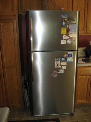 Frigidaire Gallery Stainless Top Freezer FGTR2045QF (20.4 cu ft)